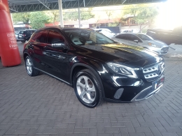MERCEDES-BENZ - GLA 200 - 2019/2020 - Preta - R$ 145.900,00