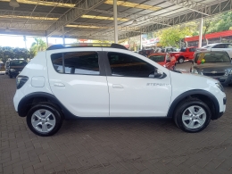 RENAULT - SANDERO - 2015/2015 - Branca - R$ 47.900,00