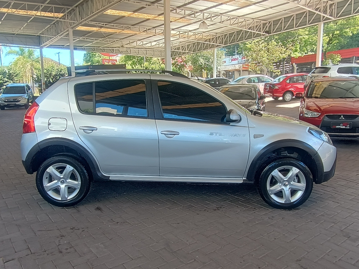 RENAULT - SANDERO - 2009/2010 - Prata - R$ 35.900,00