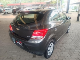 CHEVROLET - ONIX - 2017/2018 - Cinza - R$ 47.900,00