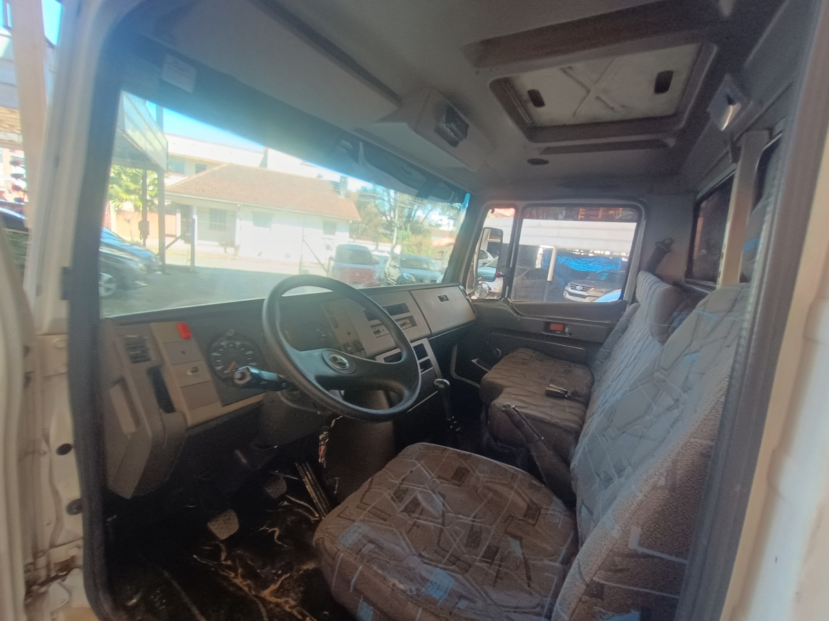 MERCEDES-BENZ - 710 (DIESEL) - 2000/2000 - Branca - R$ 120.000,00