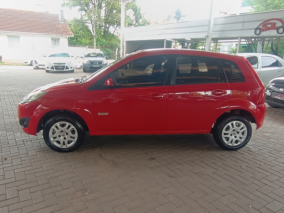 FORD - FIESTA - 2012/2013 - Vermelha - R$ 33.900,00