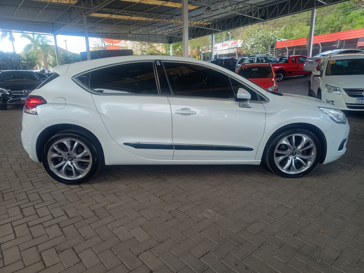 CITROËN - DS4 - 2012/2013 - Branca - R$ 48.900,00