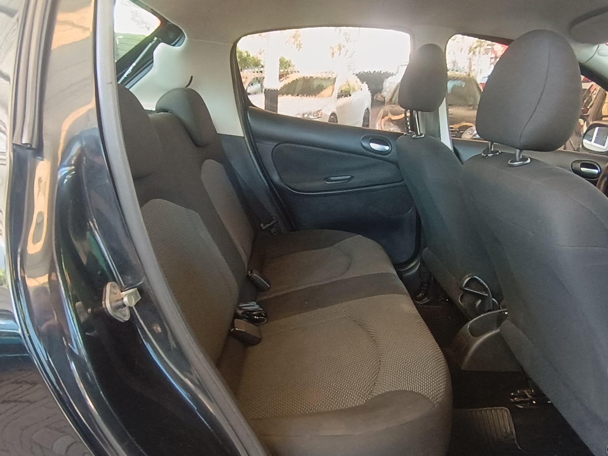 PEUGEOT - 207 - 2011/2012 - Preta - R$ 18.900,00