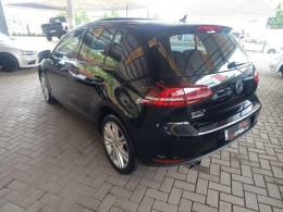 VOLKSWAGEN - GOLF - 2013/2014 - Preta - R$ 81.900,00
