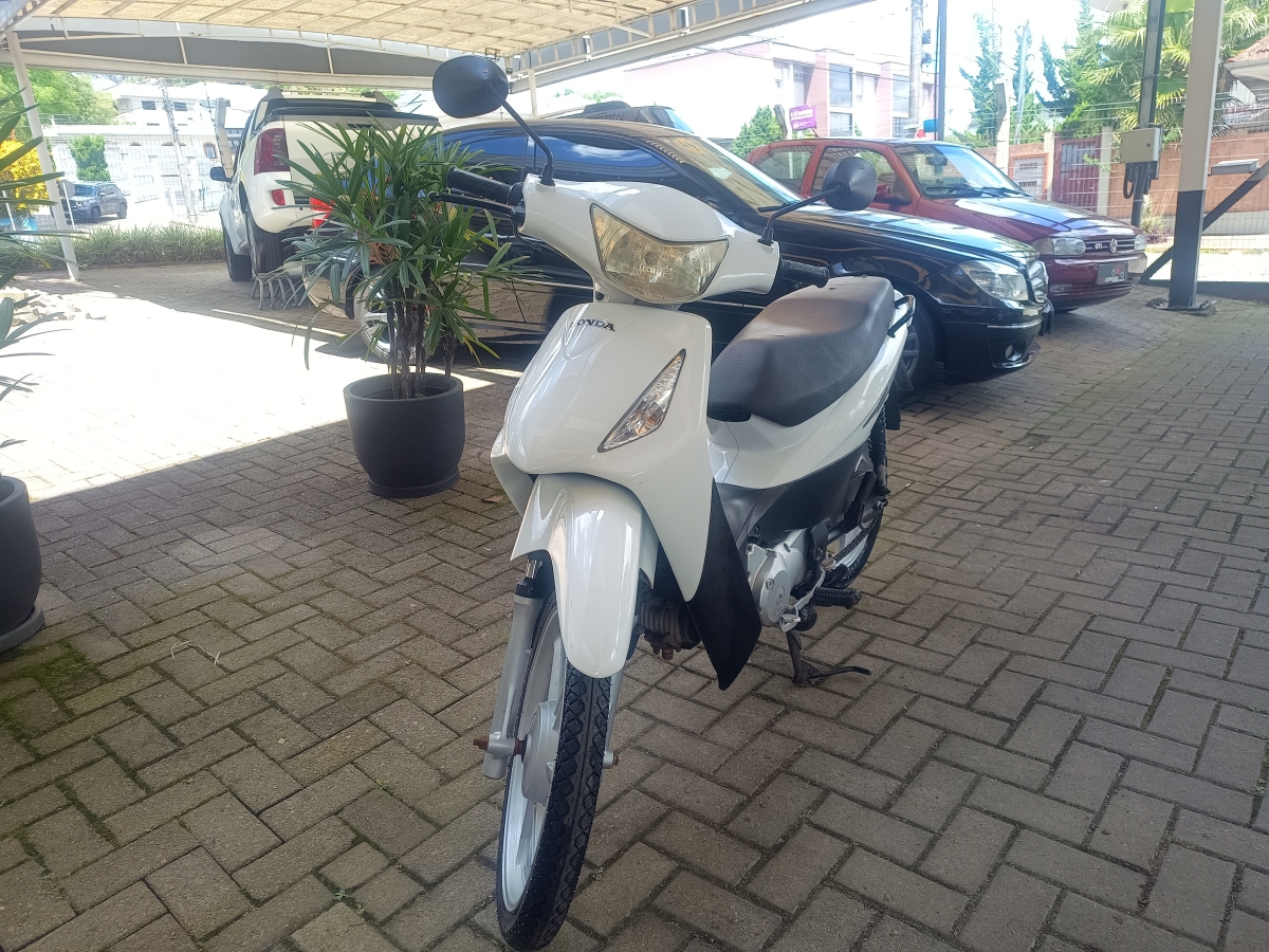 HONDA - BIZ 125 - 2008/2009 - Branca - R$ 7.900,00