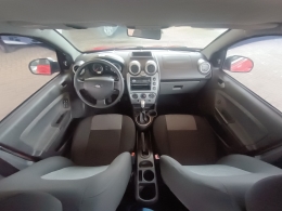 FORD - FIESTA - 2013/2014 - Vermelha - R$ 34.900,00