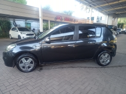 RENAULT - SANDERO - 2013/2014 - Preta - R$ 25.900,00