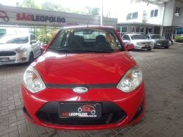 FORD - FIESTA - 2013/2014 - Vermelha - R$ 34.900,00