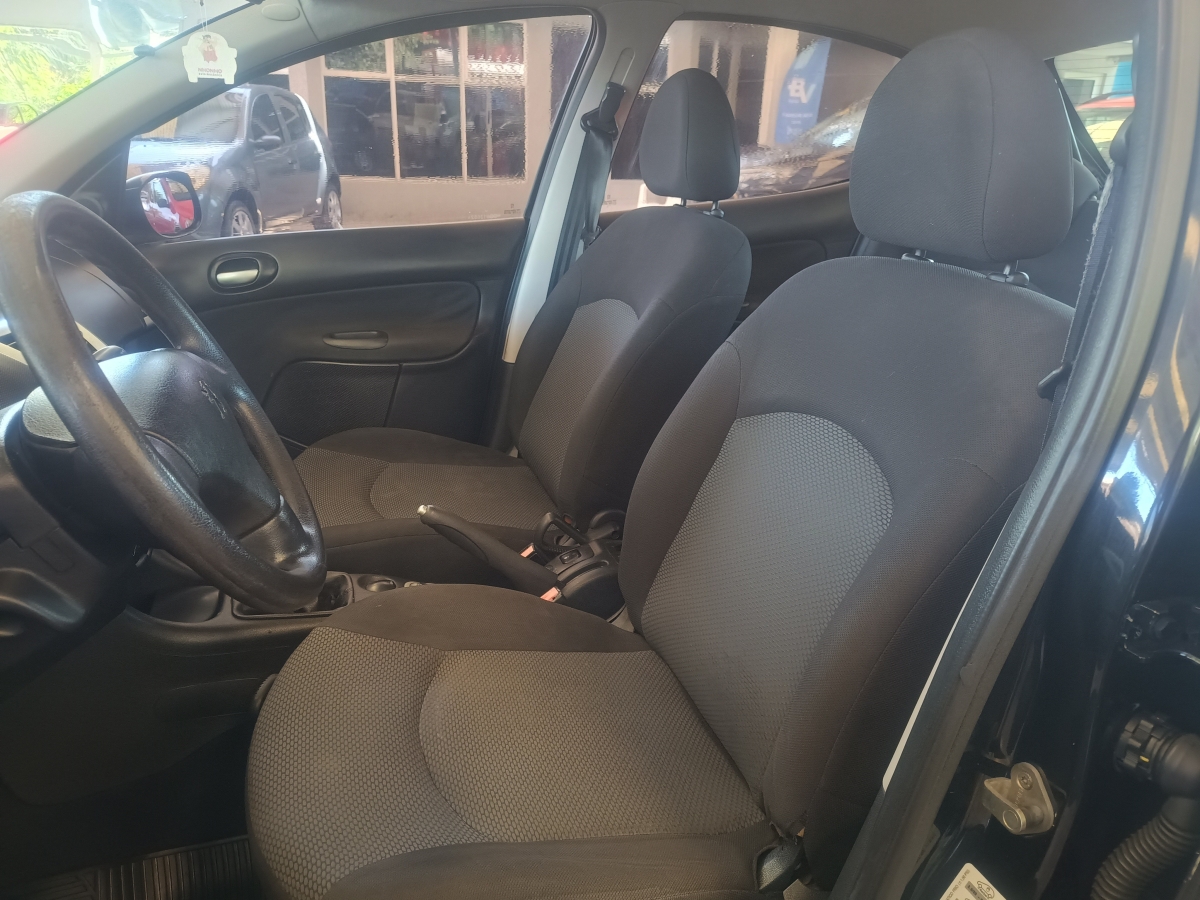 PEUGEOT - 207 - 2011/2012 - Preta - R$ 18.900,00