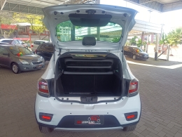 RENAULT - SANDERO - 2015/2015 - Branca - R$ 47.900,00