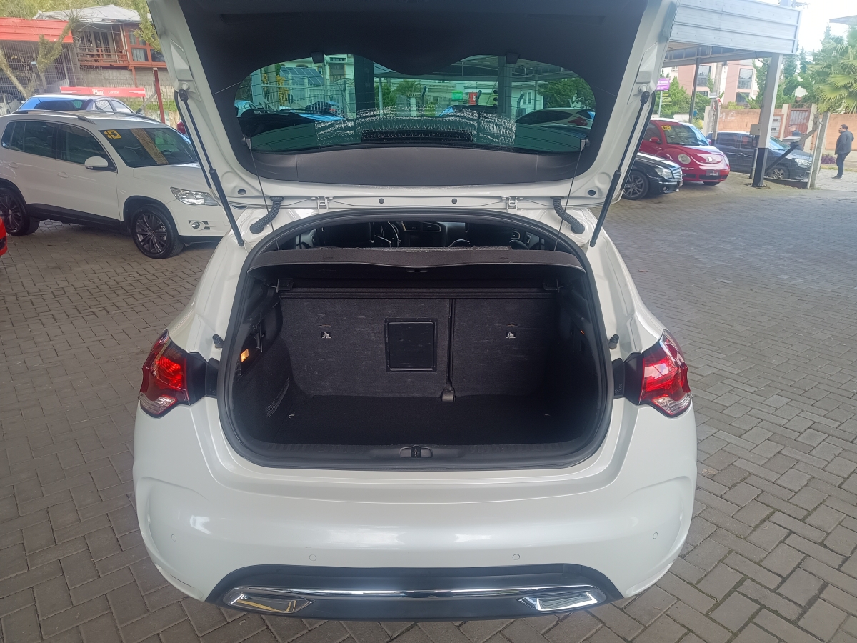 CITROËN - DS4 - 2012/2013 - Branca - R$ 48.900,00