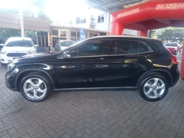 MERCEDES-BENZ - GLA 200 - 2019/2020 - Preta - R$ 145.900,00
