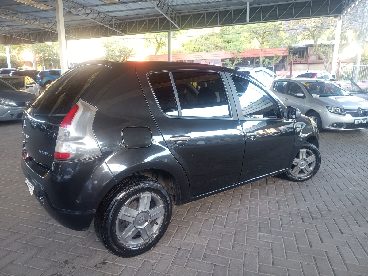 RENAULT - SANDERO - 2013/2014 - Preta - R$ 25.900,00