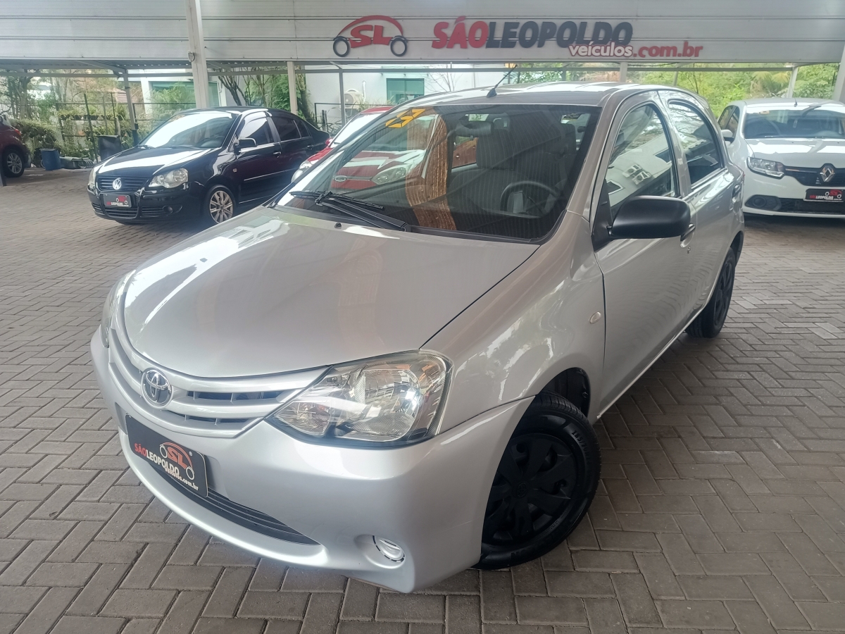TOYOTA - ETIOS - 2012/2013 - Prata - R$ 41.900,00