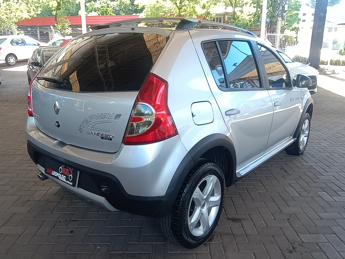 RENAULT - SANDERO - 2009/2010 - Prata - R$ 35.900,00