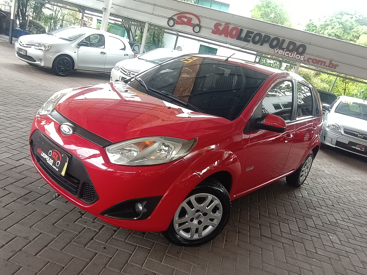 FORD - FIESTA - 2012/2013 - Vermelha - R$ 33.900,00
