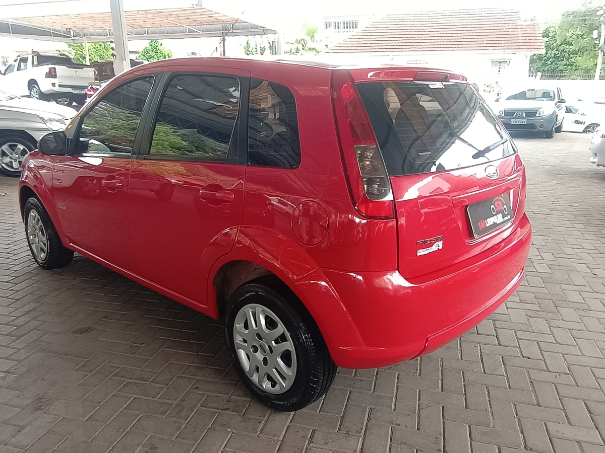 FORD - FIESTA - 2012/2013 - Vermelha - R$ 33.900,00