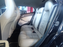 MERCEDES-BENZ - GLA 200 - 2019/2020 - Preta - R$ 145.900,00
