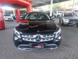 MERCEDES-BENZ - GLA 200 - 2019/2020 - Preta - R$ 145.900,00