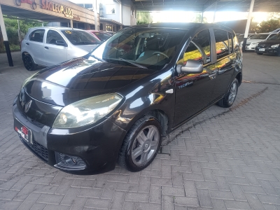 RENAULT - SANDERO - 2013/2014 - Preta - R$ 25.900,00