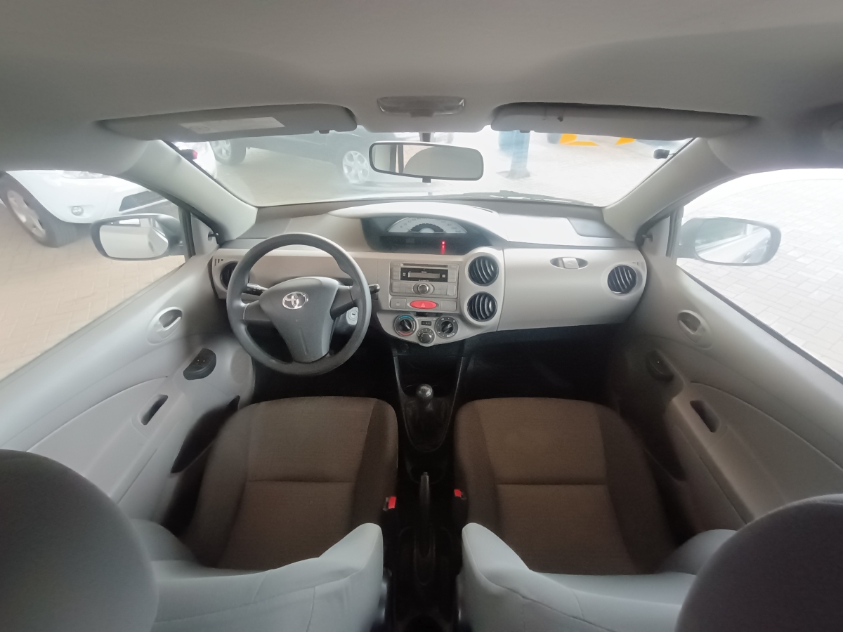 TOYOTA - ETIOS - 2012/2013 - Prata - R$ 41.900,00