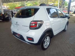 RENAULT - SANDERO - 2015/2015 - Branca - R$ 47.900,00