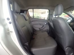 RENAULT - SANDERO - 2015/2016 - Prata - R$ 46.900,00