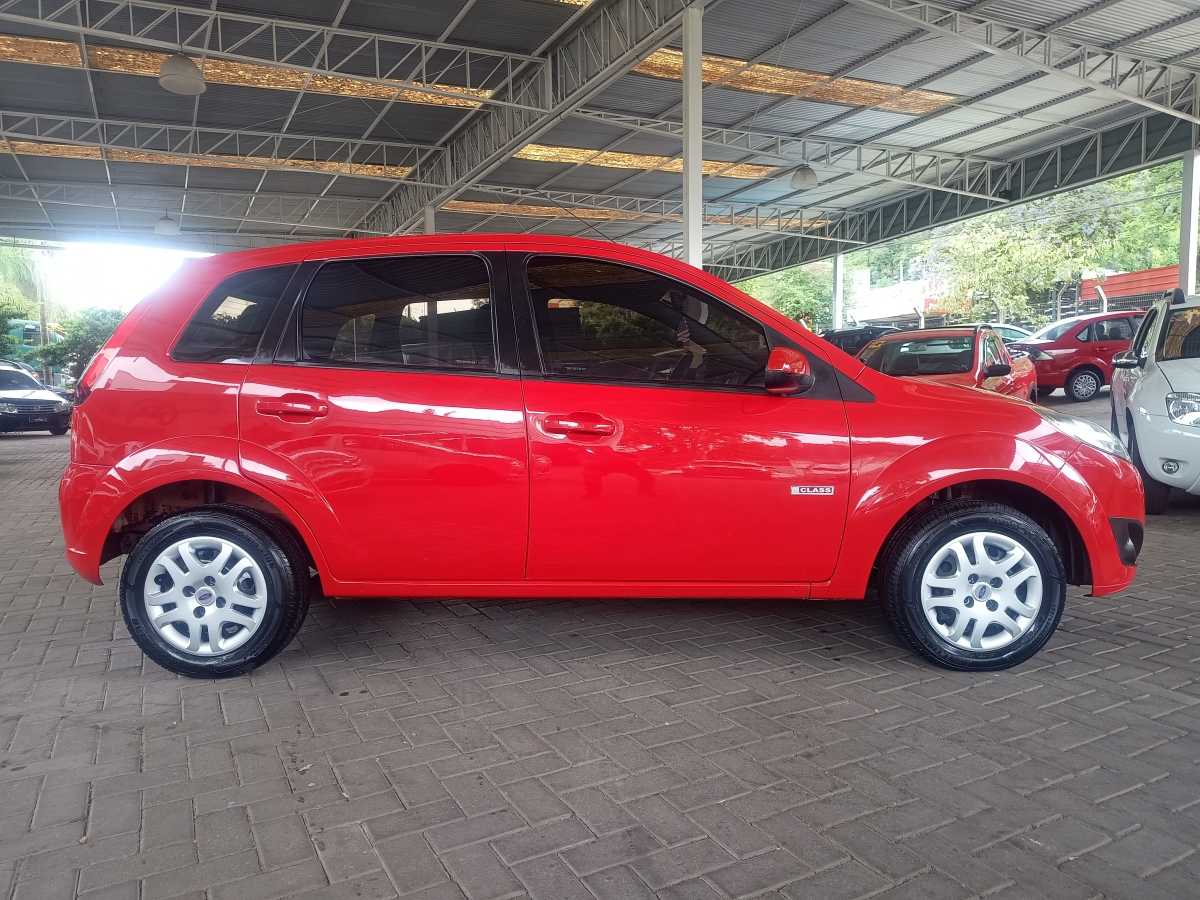 FORD - FIESTA - 2012/2013 - Vermelha - R$ 33.900,00