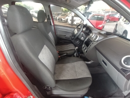 FORD - FIESTA - 2012/2013 - Vermelha - R$ 33.900,00