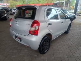 TOYOTA - ETIOS - 2012/2013 - Prata - R$ 41.900,00