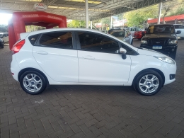 FORD - FIESTA - 2015/2015 - Branca - R$ 47.900,00
