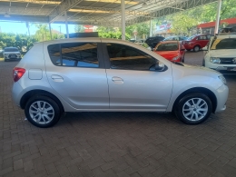 RENAULT - SANDERO - 2017/2018 - Prata - R$ 40.900,00