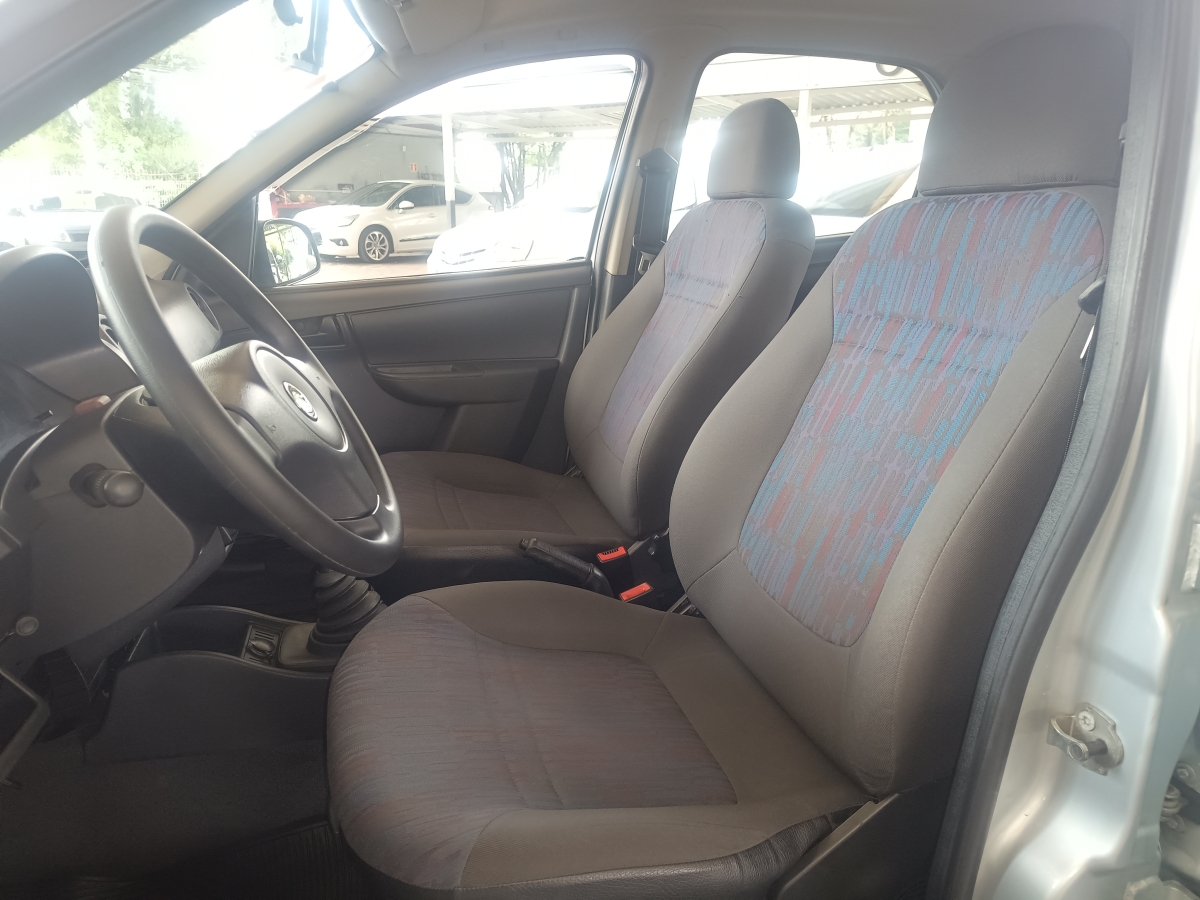 CHEVROLET - CELTA - 2010/2011 - Prata - R$ 28.900,00