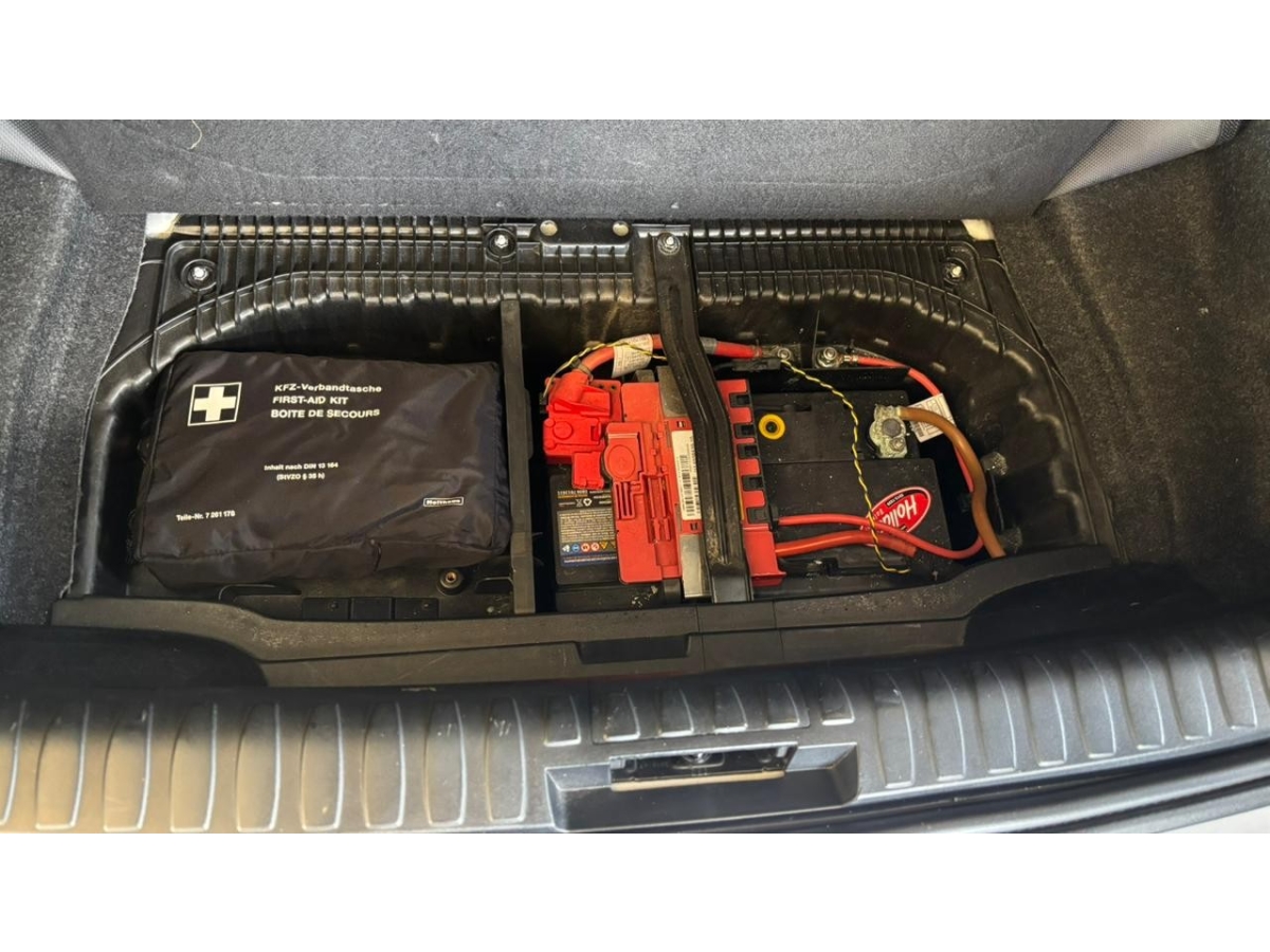 BMW - 118I - 2011/2011 - Prata - R$ 56.900,00